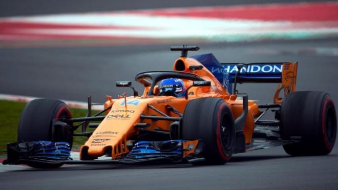 Alonso rueda con su McLaren en Montmeló (Foto: EFE).