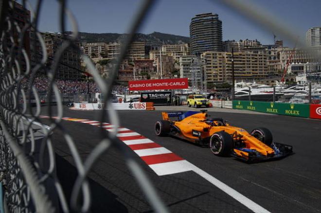 Fernando Alonso, en un momento de la carrera del GP de Mónaco (Foto: EFE).