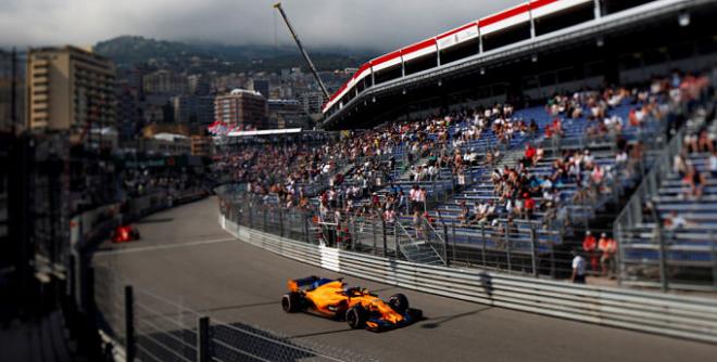 Alonso, durante la primera sesión de libres en Mónaco (Foto: EFE).