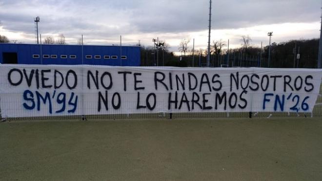La pancarta de ánimo de Symmachiarii (Foto: Real Oviedo).