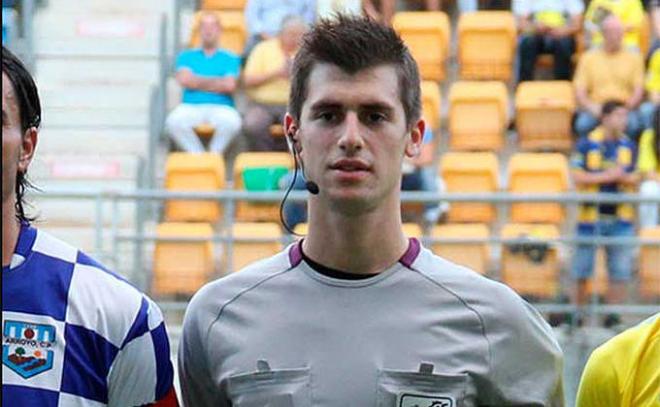 Moreno Aragón, colegiado del Huesca-Real Oviedo.
