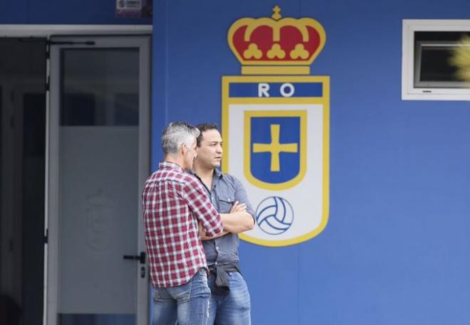 Eduardo Rergis y Roberto Suárez, en El Requexón (Foto: Real Oviedo).
