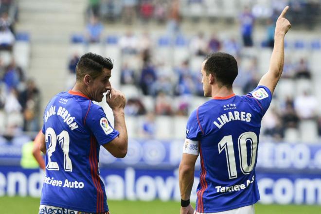 Berjón y Linares, durante un lance del partido ante el Lorca (Foto: Laura Caraduje).