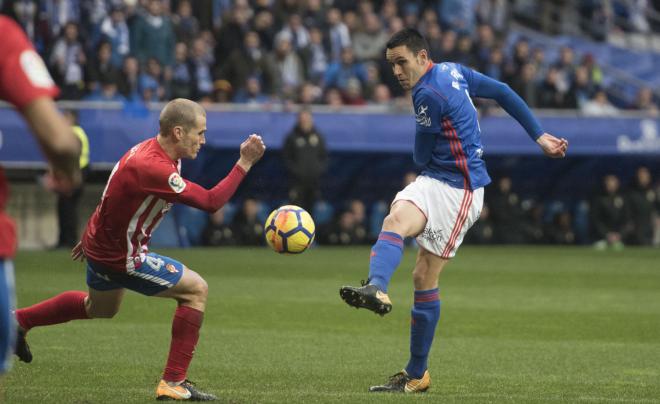 Ramón Folch en una acción del partido ante el Sporting (Foto: Laura Caraduje).