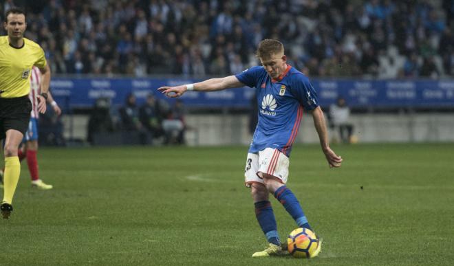 Mossa se dispone a disparar durante el partido ante el Sporting.