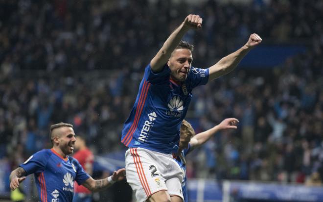 La plantilla del Real Oviedo celebra uno de los goles del derbi asturiano (Foto: Laura Caraduje).