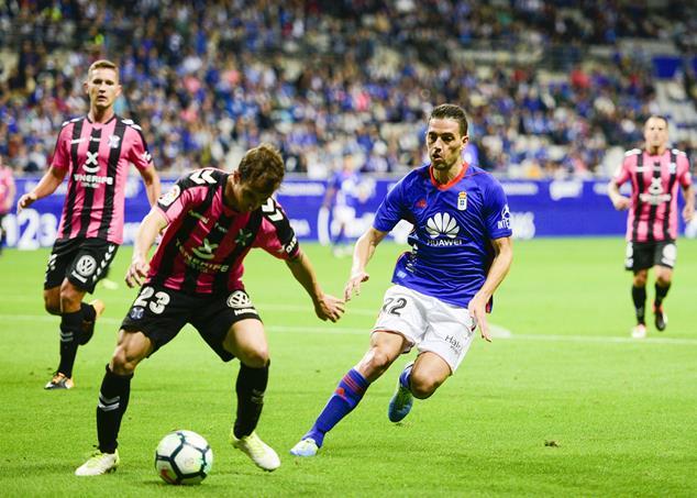 Duelo de la primera vuelta entre el Tenerife y el Oviedo.