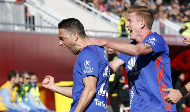 Rocha celebra con Mossa el gol de la victoria (Foto: Kiko Hurtado).