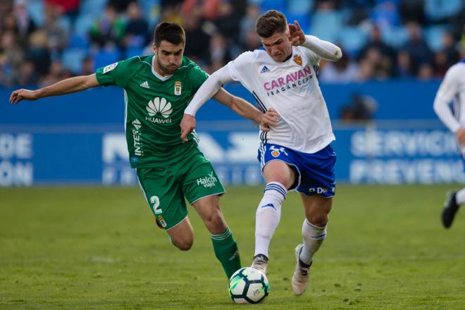 Diegui y Febas pelean por un balón (Foto: Daniel Marzo).