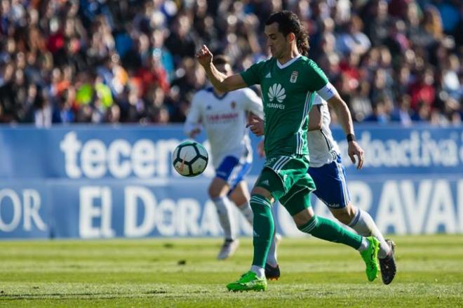 Linares en una acción del partido ante el Zaragoza (Foto: Dani Marzo).