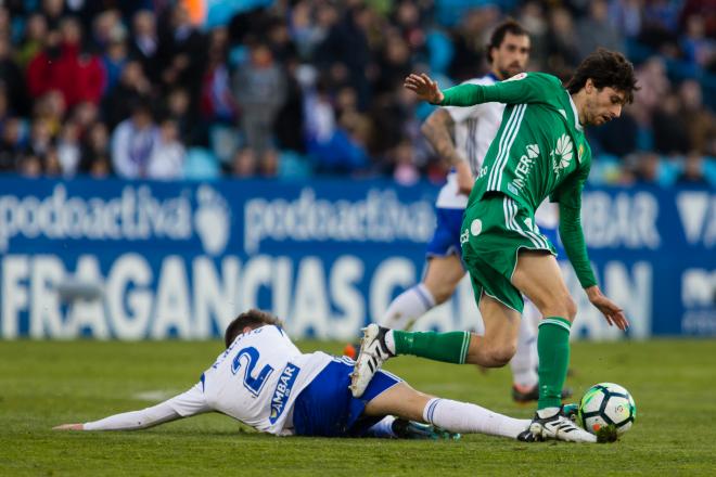 Fabbrini controla el esférico ante el rival (Foto: Dani Marzo).