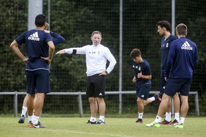 Anquela, durante un entrenamiento del Real Oviedo.