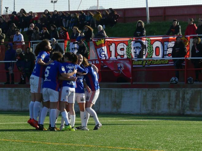 Las jugadoras del Oviedo celebran uno de los tantos (Foto: Real Oviedo).