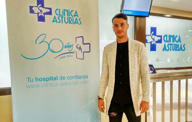 Tejera, tras el reconocimiento médico con el Real Oviedo (Foto: ROV).