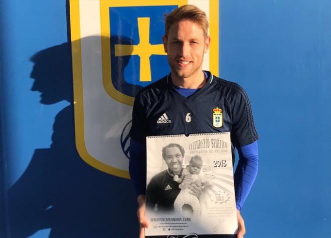 Hernández, junto al calendario de Benjamin.