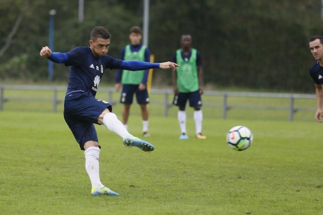 David Rocha durante un entrenamiento (Foto: Real Oviedo).