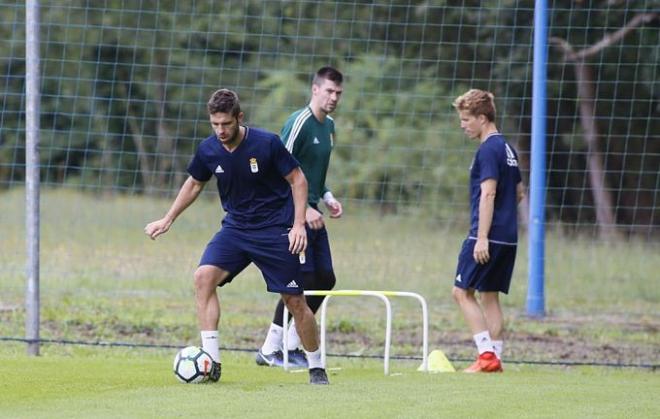 Verdés, en el entrenamiento de este lunes (Foto: Real Oviedo).