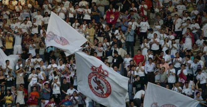 Aficionados de la Cultural y Deportiva Leonesa.