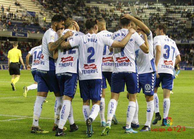 El Tenerife celebra uno de sus goles al Lugo (Foto: LaLiga).