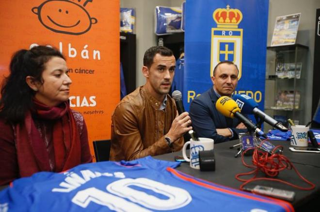 Linares, en la presentación de la muñequera solidaria (Foto: RO).