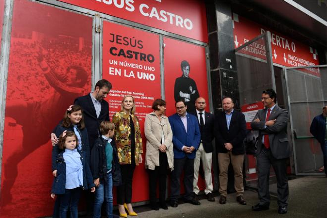 Acto de inauguración de la puerta 1 - 'Jesús Castro', en El Molinón.