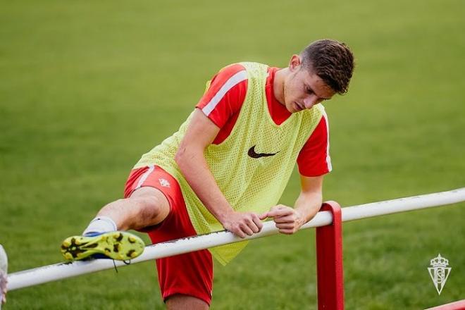 Espeso en un entrenamiento con el filial (Foto: RSG).