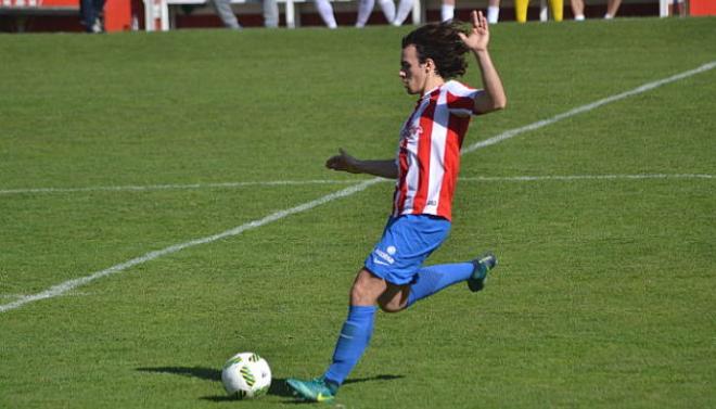 Pelayo, durante un partido con el Sporting B.