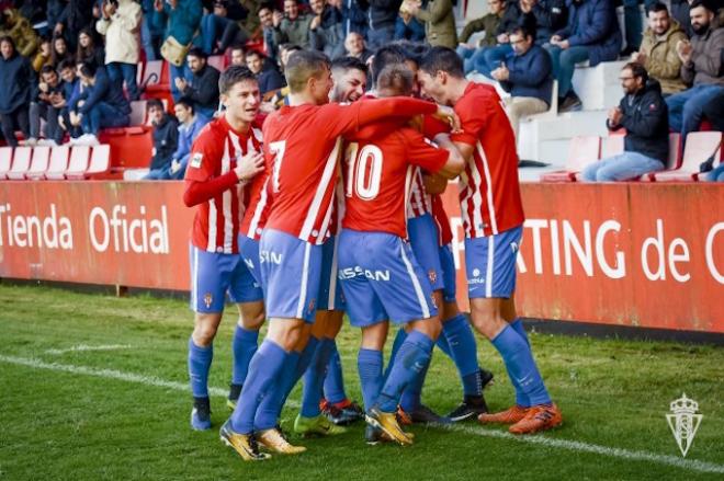 El Sporting B celebra un gol esta temporada (Foto: RSG).