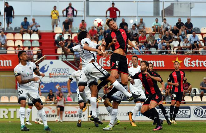 Una acción del partido disputado en Reus. (Foto: EsportsdelCamp.cat).