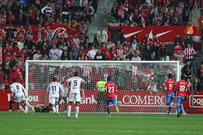 Momento del gol del Huesca (Foto: Luis Manso).