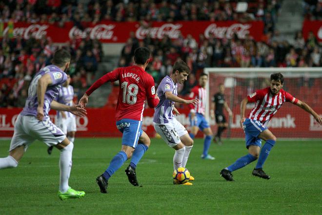 Una imagen del duelo entre el Sporting y el Valladolid de la 17/18 (Foto: Luis Manso).