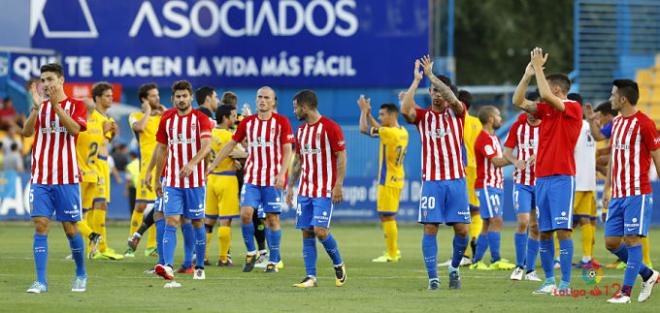 Los futbolistas del Sporting tras el último choque en Santo Domingo (Foto: LaLiga).
