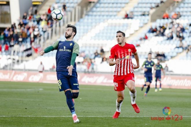 Guitián en una acción del encuentro en Almería (Foto: LaLiga).