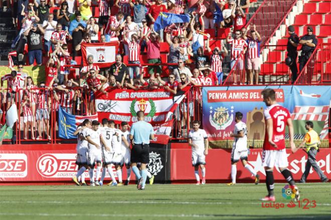 La afición del Sporting, en Tarragona (Foto: LaLiga).