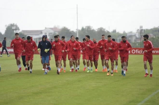 Entrenamiento del Sporting bajo la lluvia (Foto: RSG).