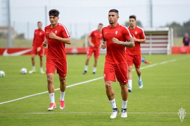 Quintero, durante el entrenamiento con el Sporting (Foto: RSG).