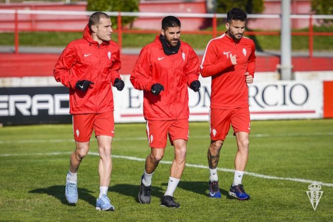 Los jugadores del Sporting durante el entrenamiento (Foto: RSG).