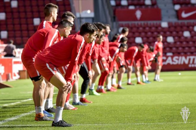 Los jugadores del Sporting durante el entrenamiento (Foto: RSG).