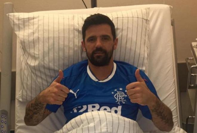 Nacho Novo durante su recuperación hospitalaria (Foto: Facebook).