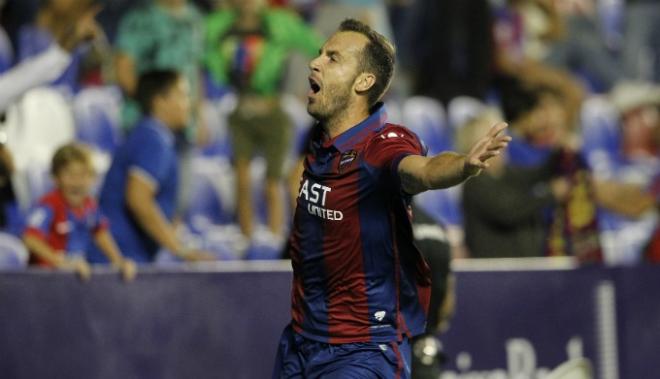 Paco Montañés, celebrando un gol con el Levante. (Foto: ElDesmarqueValencia).