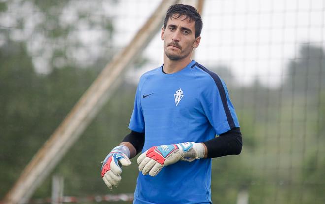 Mariño, en un entrenamiento con el Sporting (Foto: Rodrigo Medina).