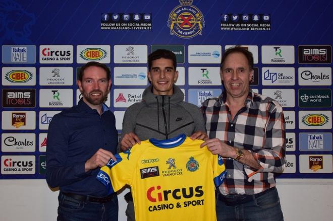 Rachid presentado como nuevo jugador del Waasland-Beveren.