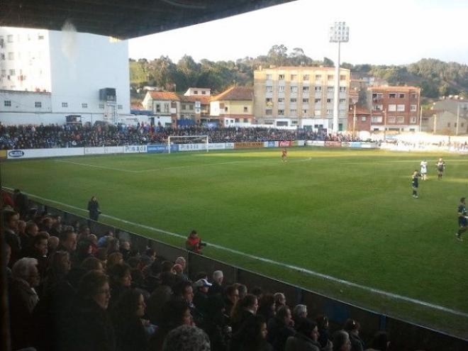 Estadio Miramar de Luanco, escenario del encuentro (Foto: Marino de Luanco).