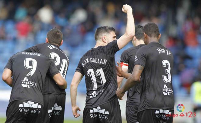 El Huesca festeja uno de sus goles en Tenerife (Foto: LaLiga).