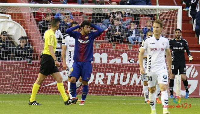 Aleñá se lamenta de una ocasión en Albacete (Foto: LaLiga).