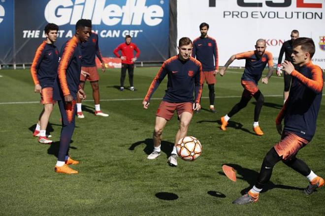 Varios jugadores del primer equipo durante el entrenamiento.