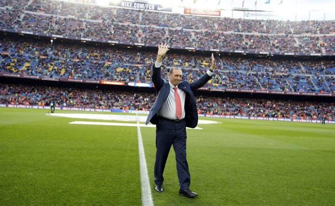 Quini, en su último homenaje en el Camp Nou.
