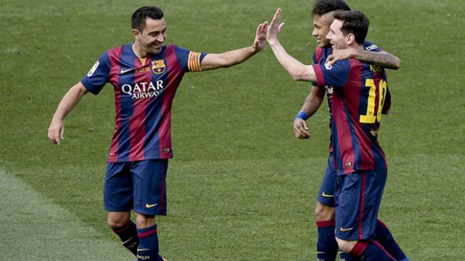 Xavi, junto a Messi y Neymar (Foto: EFE).
