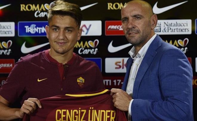Ünder y Monchi, en la presentación del jugador con la Roma.
