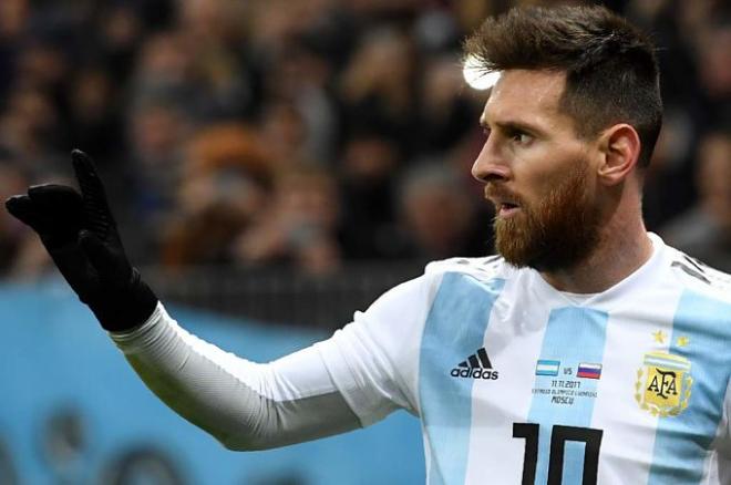 Messi durante un encuentro con Argentina.